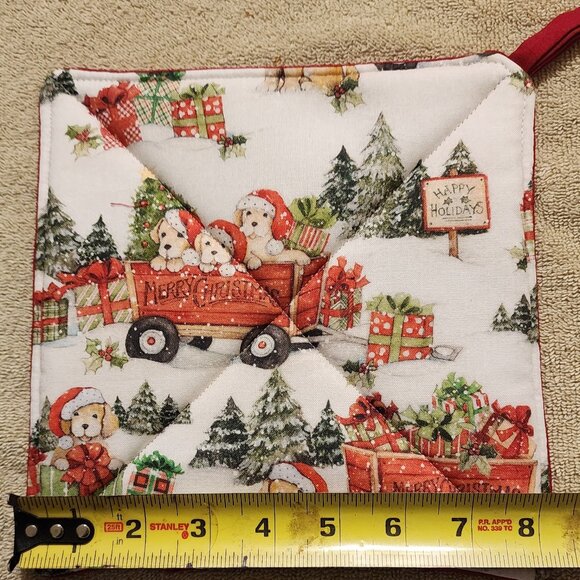 Pot holder or Pot Holder- Dogs with Santa hats in red wagon - Picture 3 of 3